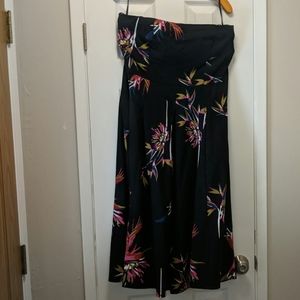 Strapless dress with hip pockets